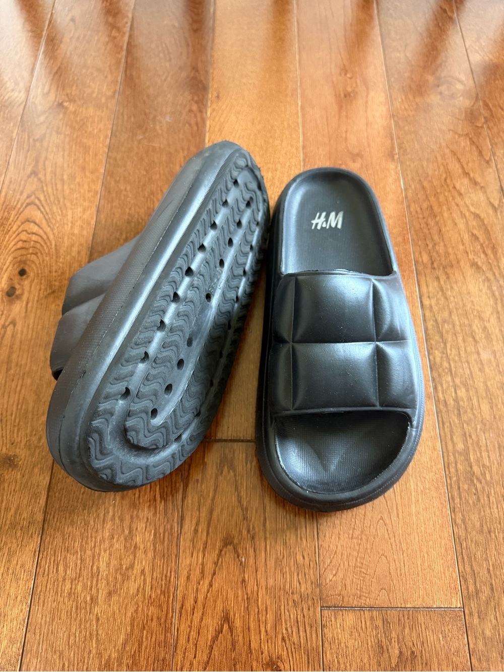H&M Black Padded Slide Sandals - Picture 2 of 4